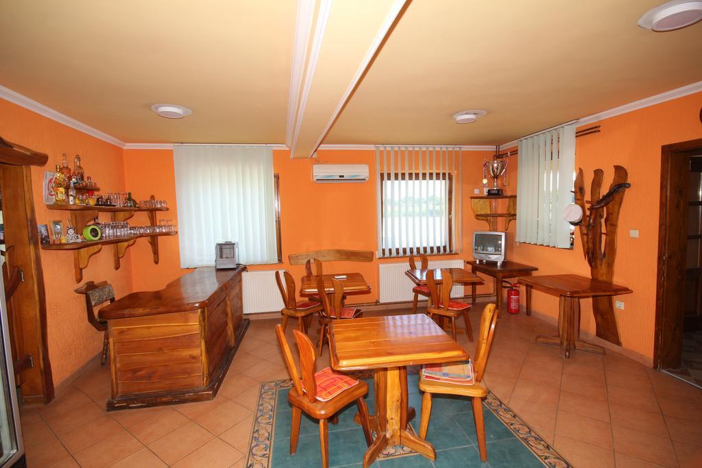 Guest House Vila Alexandar Palić Exterior foto