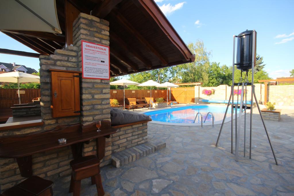 Guest House Vila Alexandar Palić Exterior foto