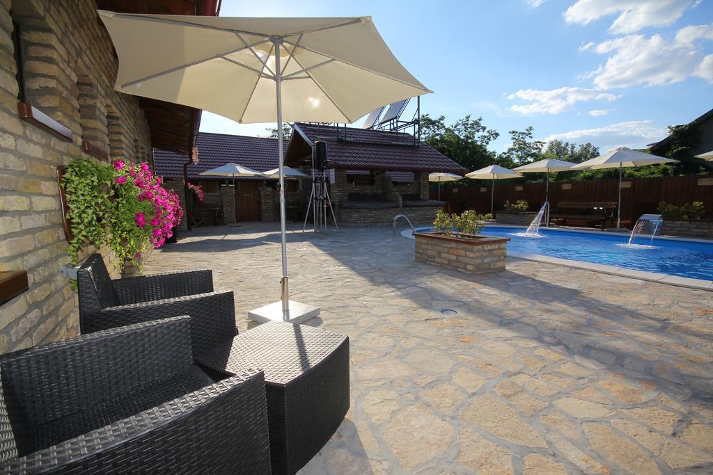 Guest House Vila Alexandar Palić Exterior foto