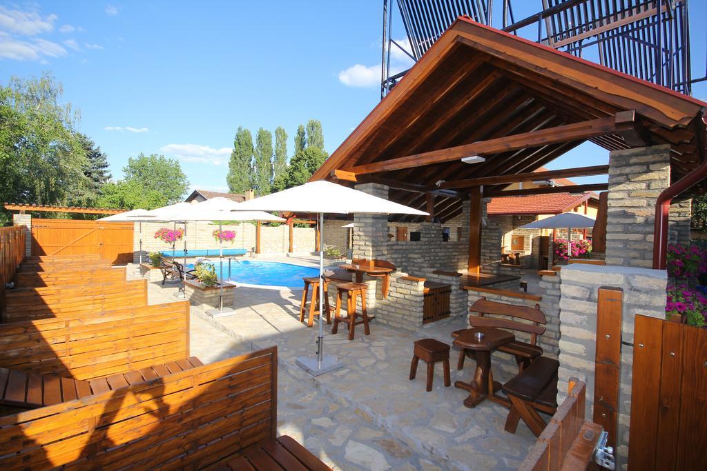 Guest House Vila Alexandar Palić Exterior foto
