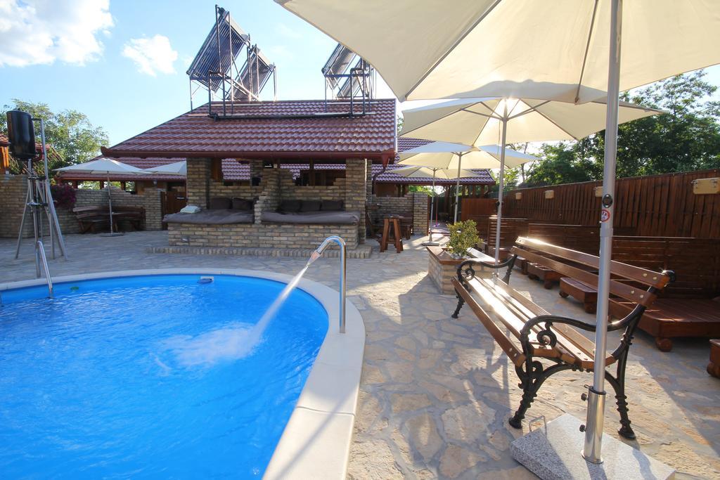 Guest House Vila Alexandar Palić Exterior foto