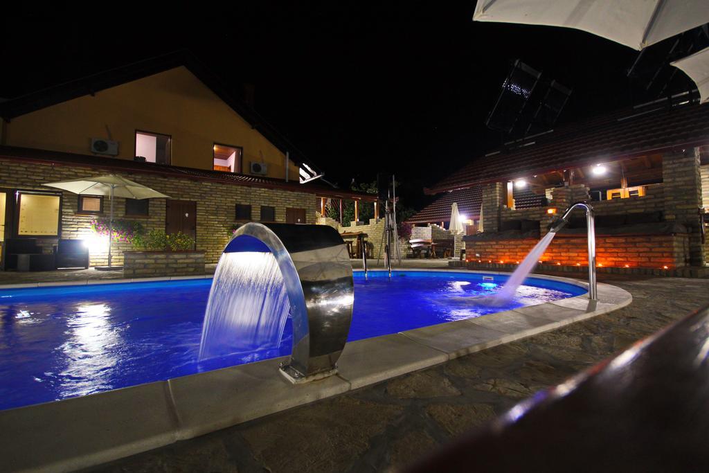 Guest House Vila Alexandar Palić Exterior foto